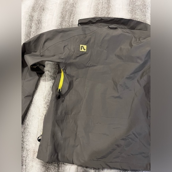 FlyLow Softshell jacket grey and neon green women’s ski coat - Picture 7 of 7